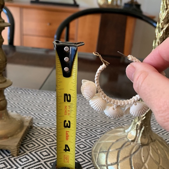 Shell hoop earrings - Picture 4 of 4